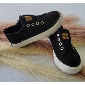Mudd Poppy Sneakers Kids Size 6 Black White Slip On Shoes